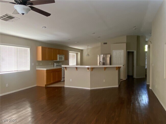 Building Photo - 355 Yacht Ave