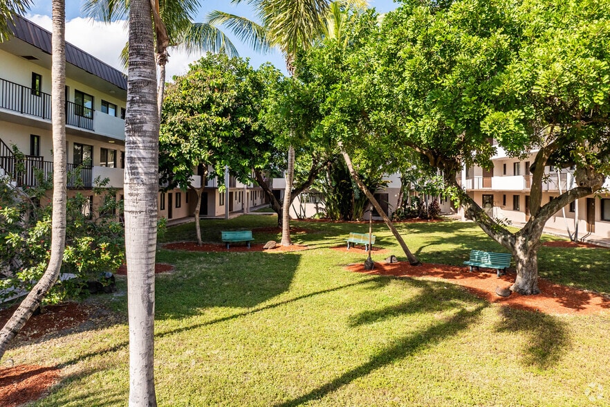 Primary Photo - Banyan Club