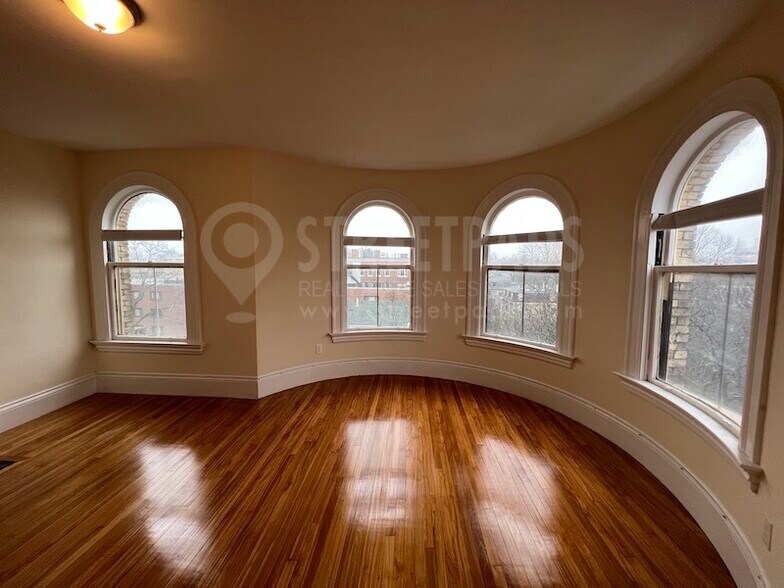 Building Photo - 2 Ware St