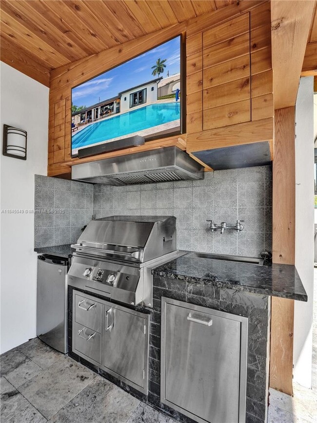 Building Photo - 1021 Guava Isle