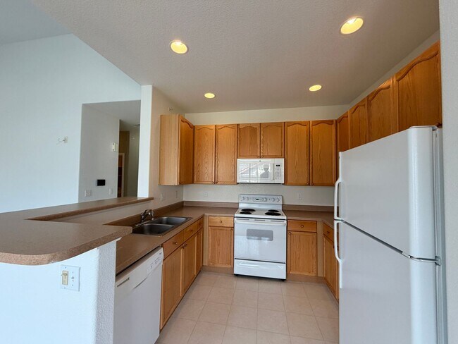 Building Photo - 8456 S Hoyt Way