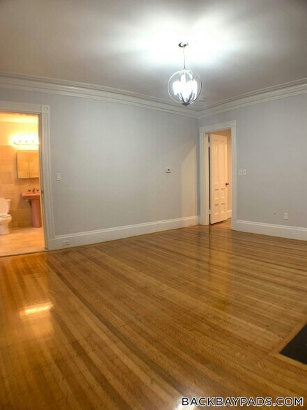 Building Photo - 429 Marlborough St