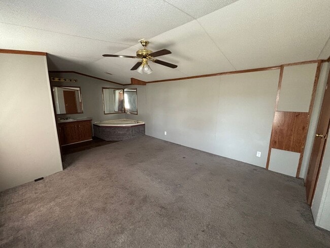 Building Photo - 2 Bed 2 Bath Mobile Home