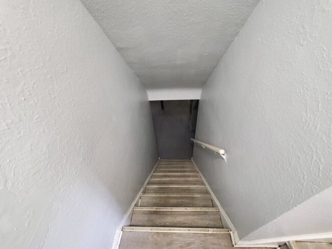 Building Photo - 16108 Edgewood Ave