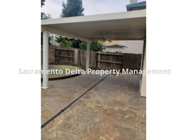 Building Photo - 4 Bedroom 3 Bath home with loft and bonus room