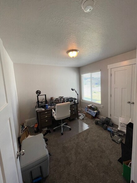 Building Photo - 1298 E Rachel Way