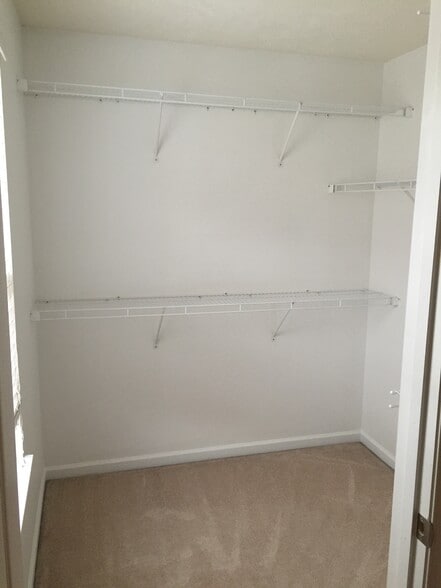 Building Photo - 214 Southern Valley Ct