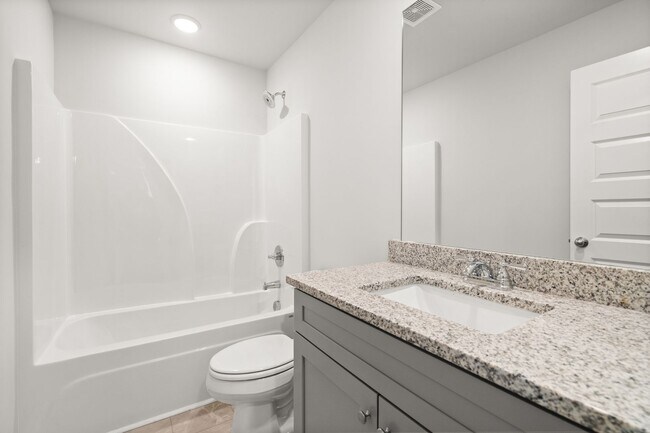 Building Photo - 4 Bed 2.5 Bath home in Gainesville! Retreat at Chicopee