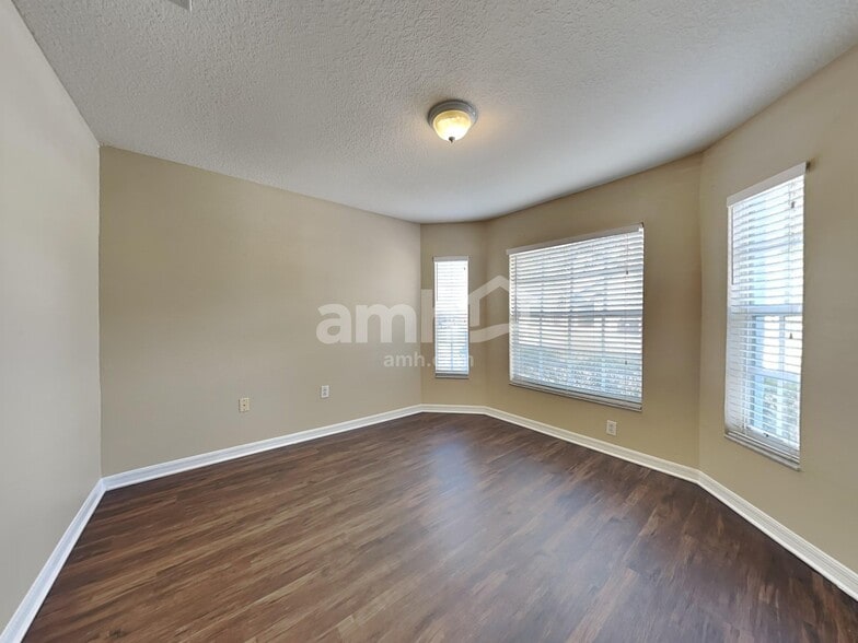 Building Photo - 12723 Lake Vista Dr