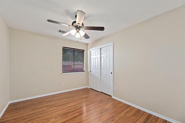 Building Photo - 1208 Lochaline Loop