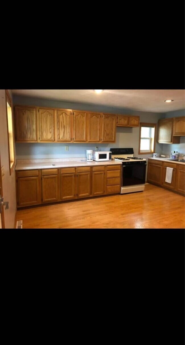 Building Photo - 608 N West St