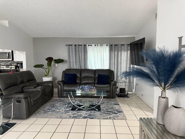 Building Photo - 9829 SW 221st St Rd