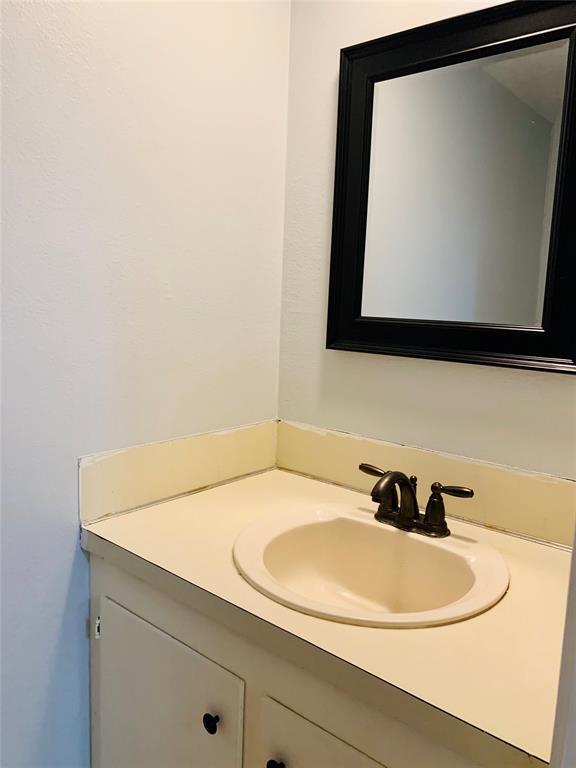 Building Photo - 1611 Mapleton Dr