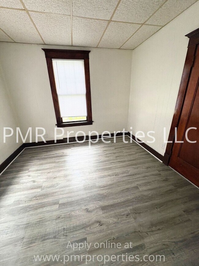 Building Photo - 129 E Graham Ave