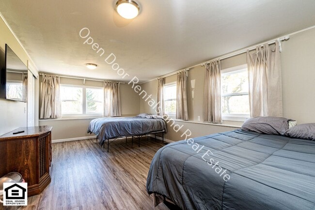 Building Photo - 40 Ln 375 Lake James