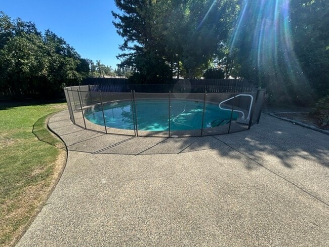 Building Photo - 3 Bedroom 2 Bathroom with a Bonus Room and Pool in the El Diamante School District!