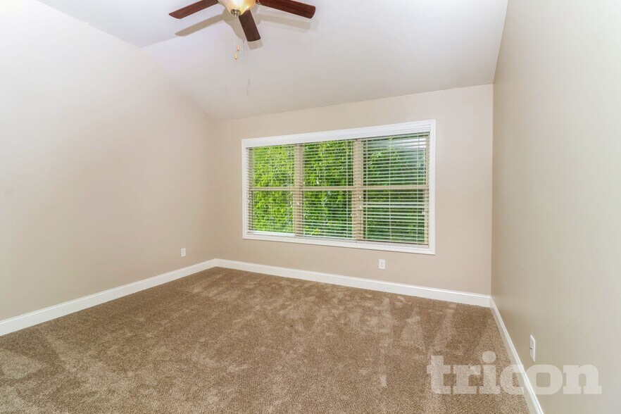 Building Photo - 33 Ireland Ln