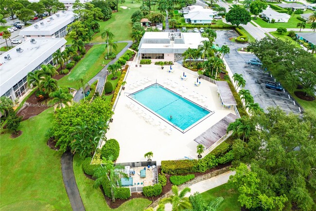 Building Photo - 18081 SE Country Club Dr
