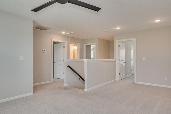 Building Photo - 596 Vinings Dr