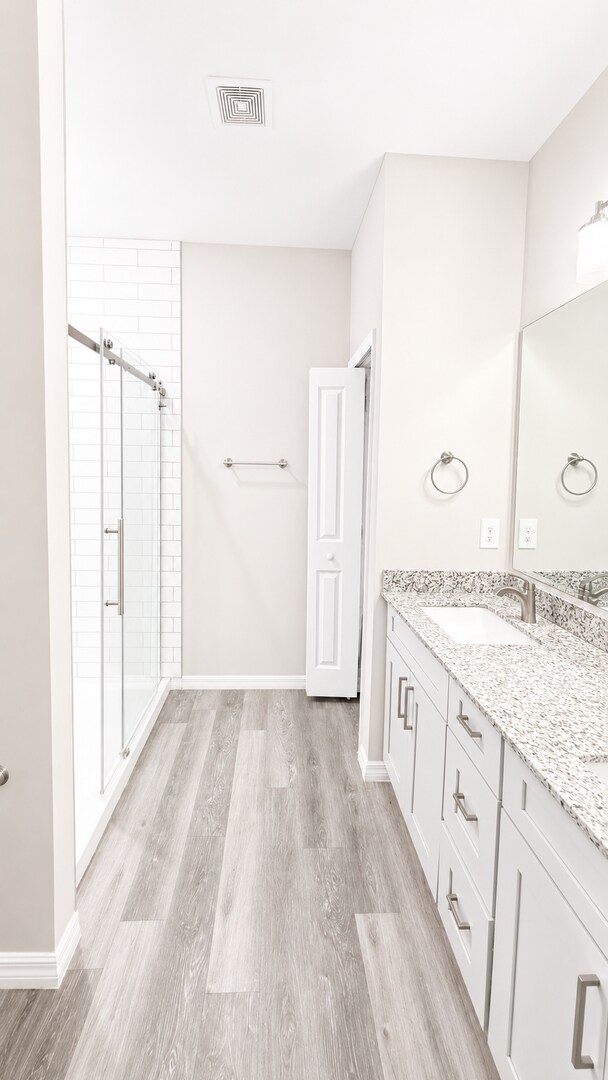 Building Photo - Hidden Gem! Beautiful 3/2 Duplex