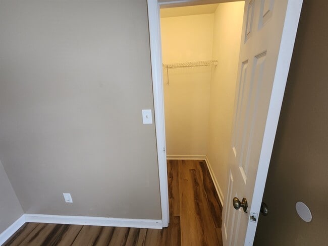Building Photo - 2131 Wesley Ct
