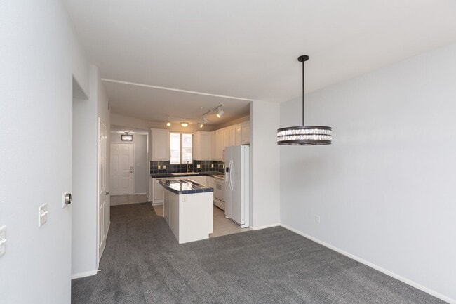 Building Photo - AMAZING 2/2 MARINA DISTRICT CONDO WITH 2 A...