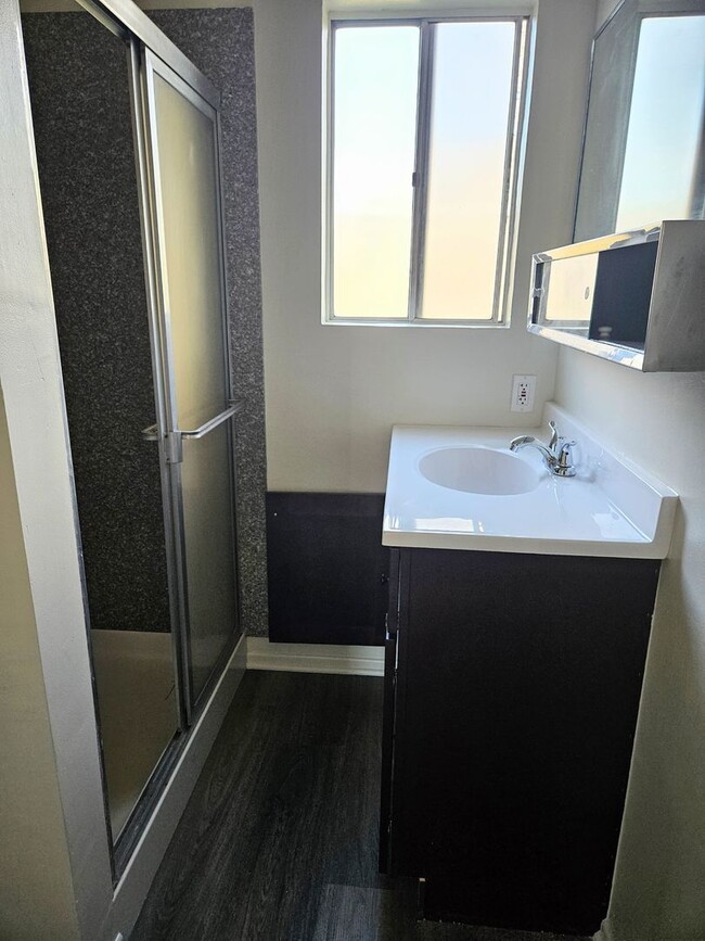 Building Photo - Nicely updated 1bd/1ba, move in ready!!