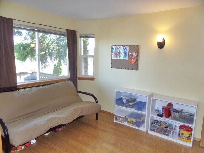 Building Photo - 1911 Ponderosa Ct