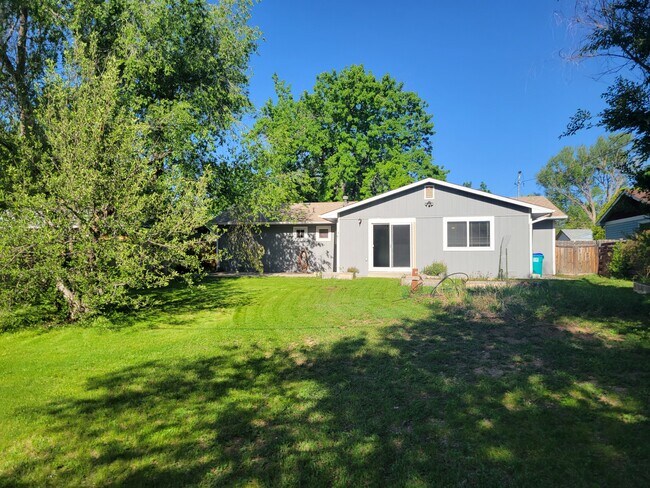 Building Photo - 524 N Impala Dr