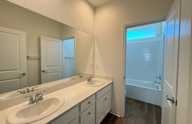 Building Photo - 17754 Pinot Noir Dr