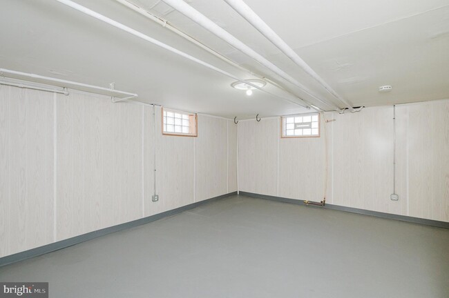 Building Photo - 317 Arden Rd W