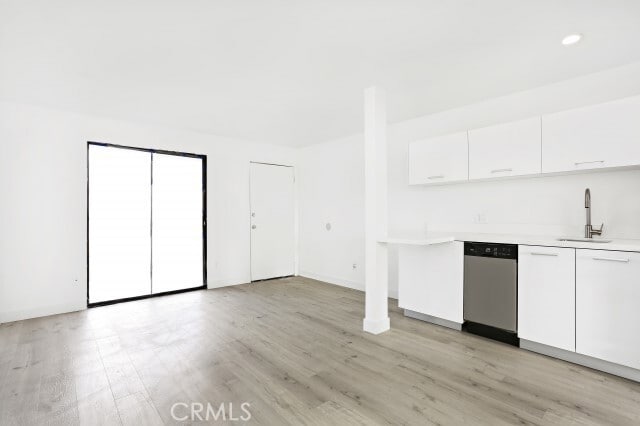 Building Photo - 6745 Laurel Canyon Blvd