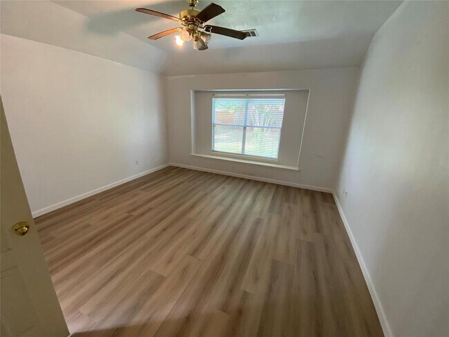 Building Photo - 25910 N Lakefair Dr