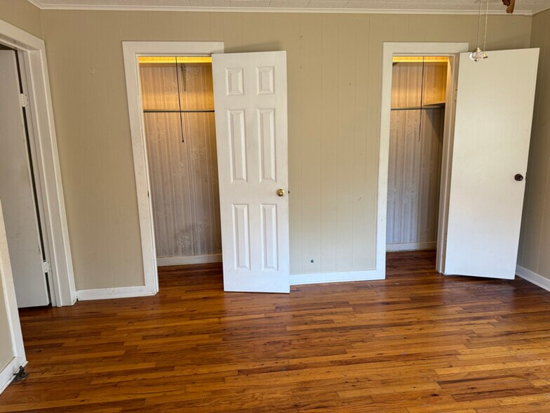 Building Photo - 609 Lane Dr