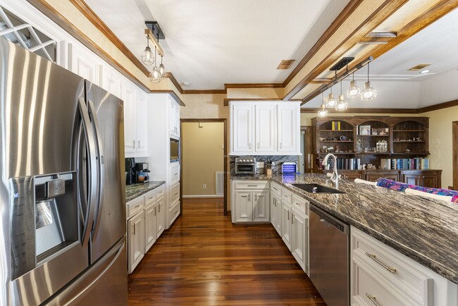 Building Photo - 11 Hornsilver Pl