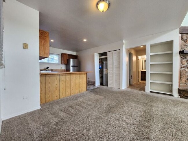 Building Photo - Stunning 3-bedroom, 2-bathroom Condo locat...