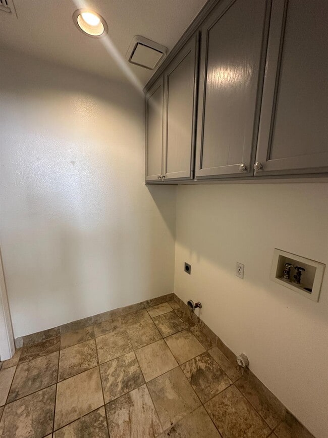 Building Photo - 7351 N Bain Ave