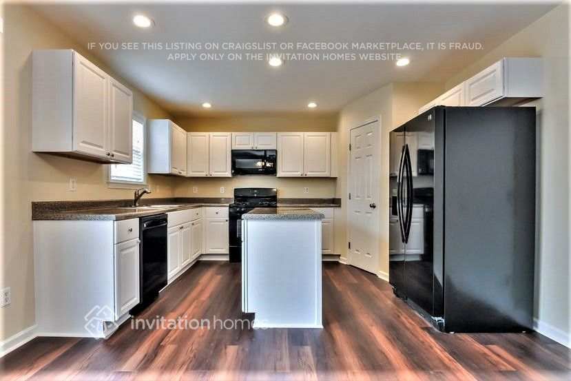 Building Photo - 202 Timeless Cir