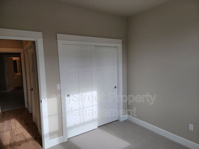 Building Photo - 5221 SW Hudson Ave