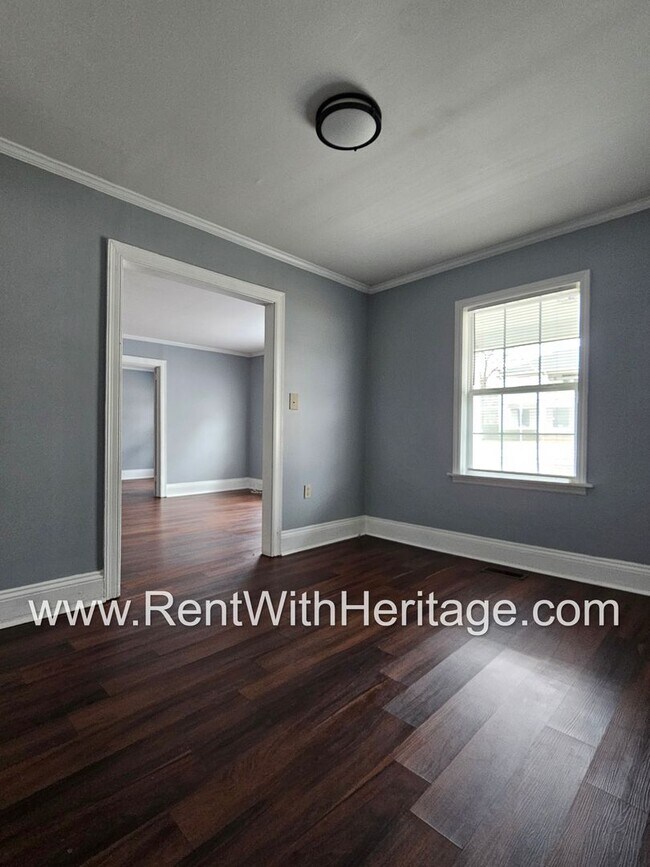 Building Photo - GORGEOUS HISTORICAL APARTMENT HOME / TOTALLY UPGRADED INTERIOR / CLOSE TO EVERYTHING!