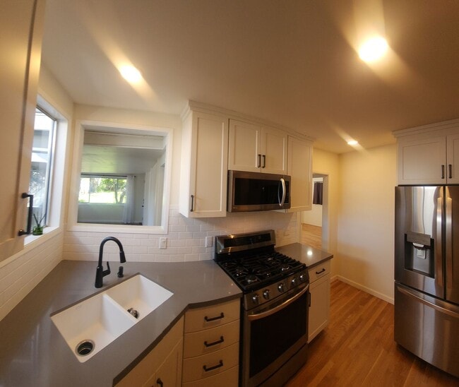 Building Photo - Well maintained 5 bedroom 2 bath with garage