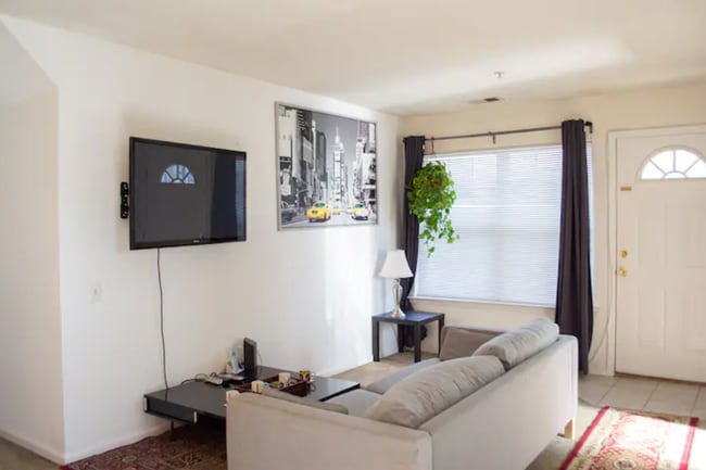 Building Photo - 889 Green St