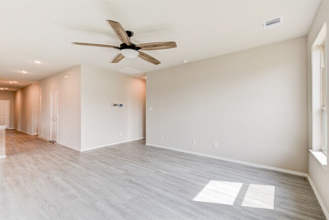 Building Photo - 1910 Hidden Cedar Dr