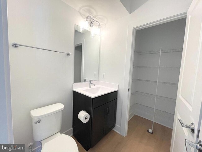 Building Photo - 4945 Purdy Aly