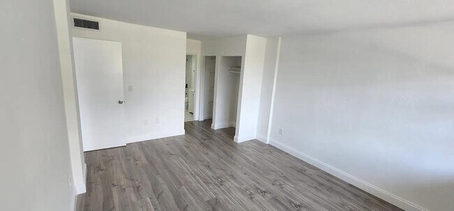 Building Photo - 2175 NE 170th St