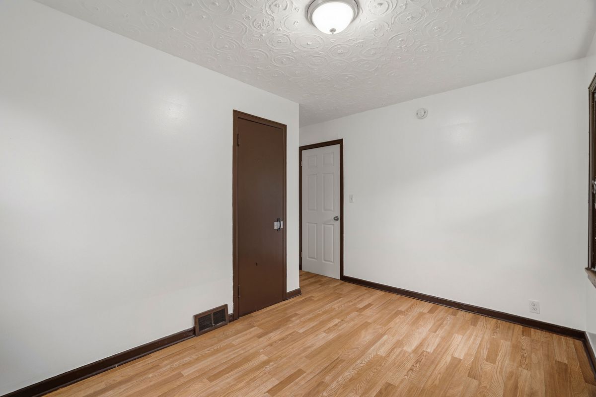 Building Photo - 414 18th St