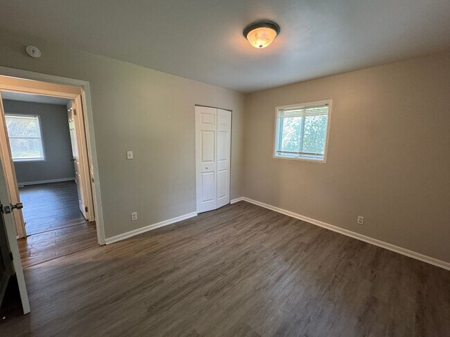 Building Photo - Far Eastside 4 Bedroom 2 Bath