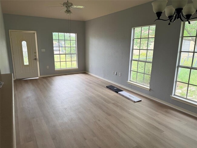 Building Photo - 508 Tablerock Cir