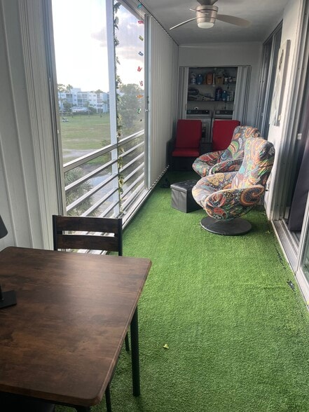 Building Photo - 3465 Via Poinciana