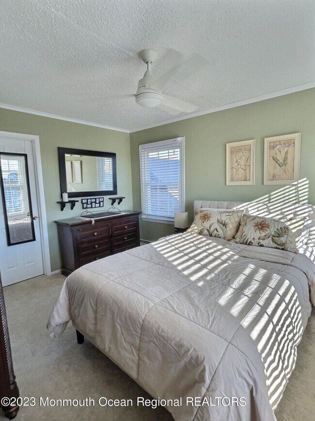 Building Photo - 179 Bernard Dr